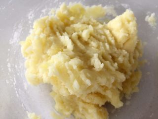 5、秋葵土豆饼,搅拌均匀备用