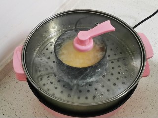 10、蒸水蛋,盖上锅盖，大火蒸八分钟