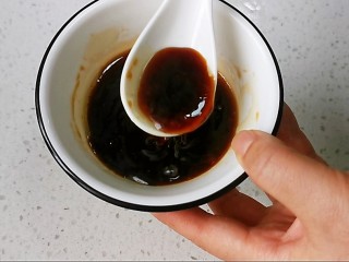 14、蒸水蛋,搅拌均匀放置备用