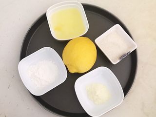 1、宝宝健康食谱  原味蛋白糖,准备好所有食材