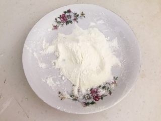 7、宝宝健康食谱  原味蛋白糖,调匀后备用