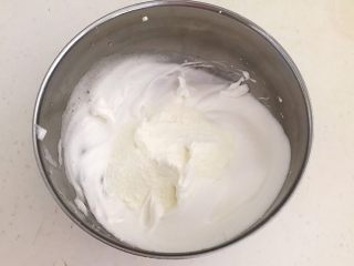 14、宝宝健康食谱  原味蛋白糖,加入玉米淀粉和奶粉