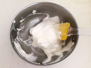 15、宝宝健康食谱  原味蛋白糖,用翻拌手法调制无干粉即可