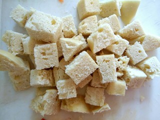 6、炒馒头丁,冷馒头切丁