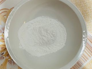 15、零失败老婆饼,锅洗净烧干再准备糯米粉。