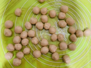 30、零失败老婆饼,小剂子揉成光滑的小面团。
