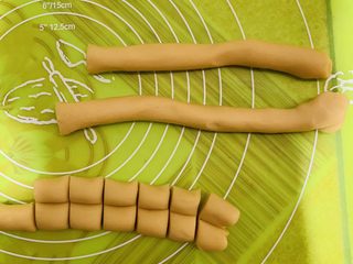 32、零失败老婆饼,酥油揉成长条分成43份。