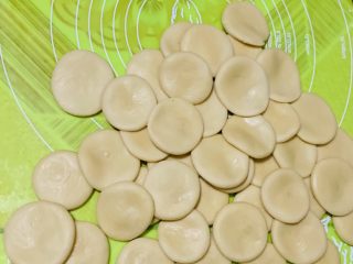 63、零失败老婆饼,全部摁压完成备用。