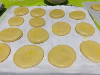 65、零失败老婆饼,刷上蛋液。