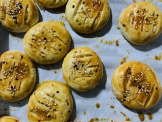 67、零失败老婆饼,烤箱170℃预热5分钟。