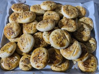 68、零失败老婆饼,烤箱放中层170℃烤20分钟。