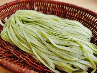 14、菠菜鸡蛋面,准备下锅煮面吧！