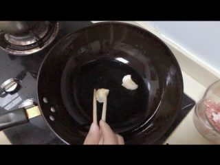 5、香菇肉末豆腐,两块猪油润一下果