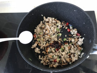 24、香菇肉末豆腐,加少许盐；