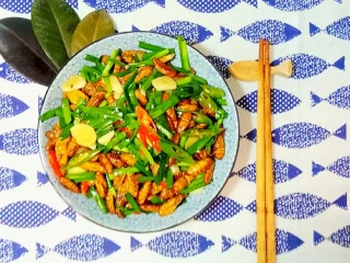 11、韭香蚕蛹,快手营养的韭香蚕蛹就做好了。