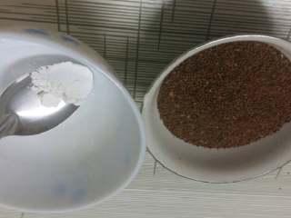 1、木莲豆腐（家乡美食）,25克木莲子清洗沥干水分，凝固剂（藕粉一点点）用适量凉开水泡开