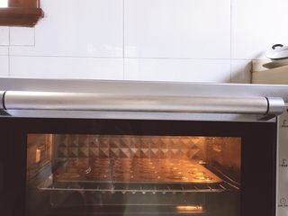 9、芝麻薄脆,放入烤箱