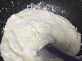 3、超好吃零食雪花酥,继续加入奶粉