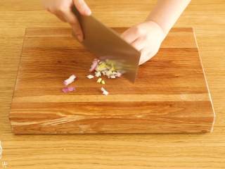 2、洋葱蛋圈12m+,洋葱切碎