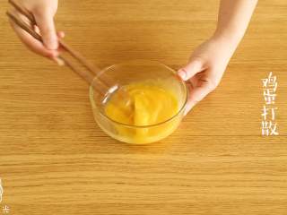 4、洋葱蛋圈12m+,鸡蛋打散