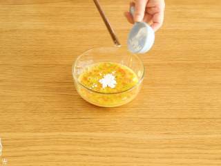 7、洋葱蛋圈12m+,往鸡蛋糊中加入淀粉~