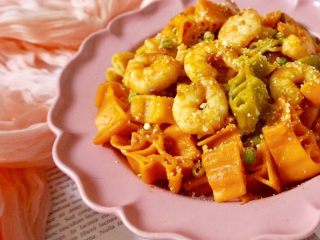 12、番茄虾仁卡通意面,特写