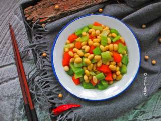 13、西芹拌黄豆,大家试试看