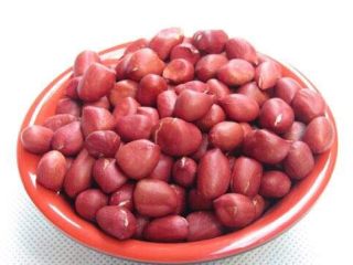 2、特效补血  花生红枣小米粥 ,50g洗净