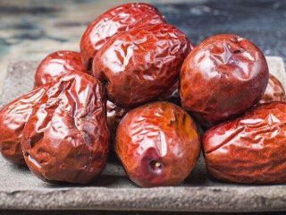 3、特效补血  花生红枣小米粥 ,去核  洗净