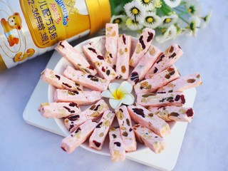 13、浪漫气息爆棚的蔓越莓牛轧糖,颜值超高。