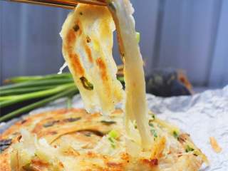12、香葱味手撕饼,这样的饼一定要手撕着吃，一层层的那个香呀！