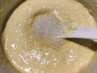 7、小米发糕,放入白糖