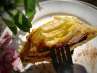 15、黄桃千层蛋糕,果味清香，层次分明。