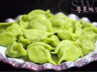 15、荠菜饺子#春意绿#,煮熟的饺子、放入你喜欢的器皿里即可食用哟……