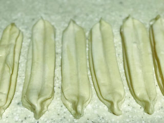 17、浅湘食光&牛奶油条,两头压紧