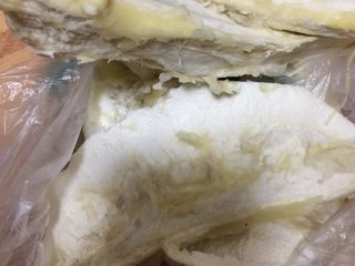 7、冬日滋补----榴莲炖鸡汤,白色的榴莲瓢长这样，不要搞错了