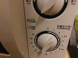 2、烤箱鸡蛋饼,牛奶微波炉加温，大概一分钟