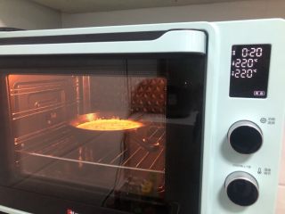 10、烤箱鸡蛋饼,烤箱提前预热