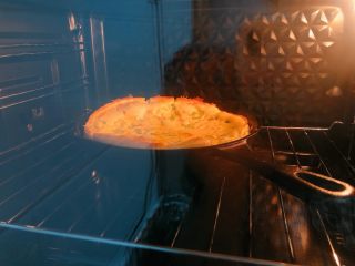 12、烤箱鸡蛋饼,10分钟开始膨胀起来