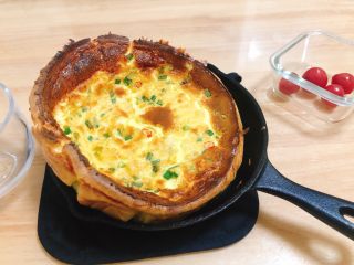 15、烤箱鸡蛋饼,20分钟拿出来，刚拿出来还是蓬松的