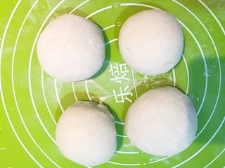 5、香酥盘丝饼,分成4个面团