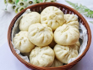 21、韭菜猪肉鸡蛋包子,来吃一个。