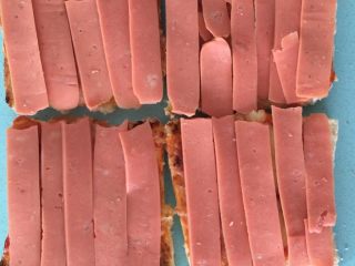 8、自制三明治,全部放满。