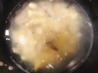 7、菠菜豆腐汤,加凉水大火烧开