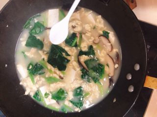 12、菠菜豆腐汤,加2g盐