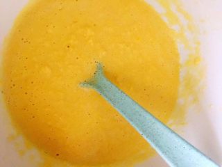 3、宝宝辅食之奶香玉米饼,这就是榨好的玉米糊了，有没有闻到一股香甜