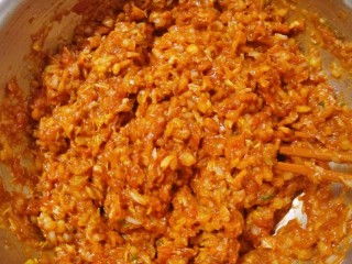 10、白菜猪肉馅饼,搅拌均匀即可