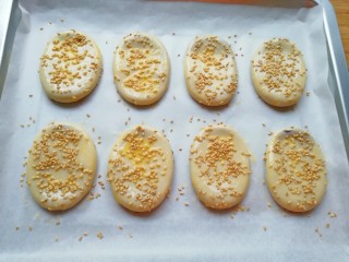 26、紫薯馅老婆饼,撒上白芝麻。