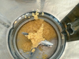 3、宝宝辅食    10M+ 超级松软的小米饼,料理机里加入小米。