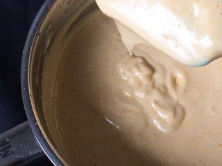 12、奶油裸蛋糕+南瓜味,翻拌至浓稠。